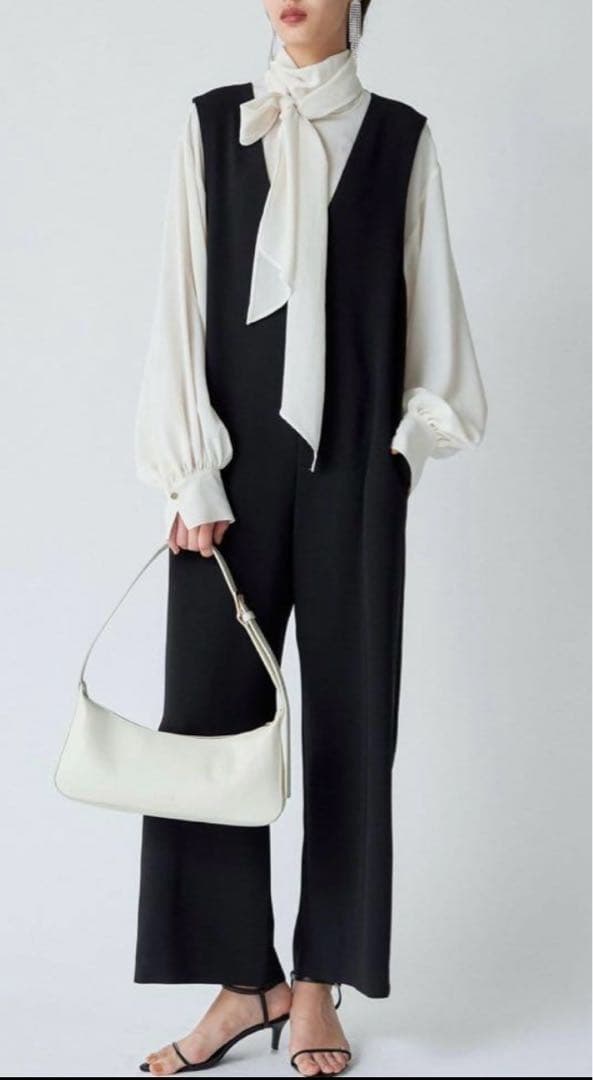 ラウンジドレス　Atelier N°5 ブラック Vネック サロペット