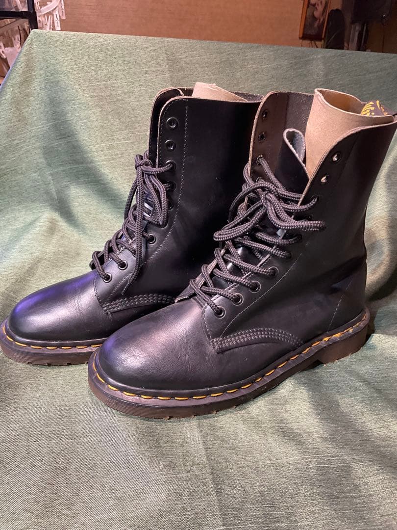 Dr.martens 10ホール新品同様　訳あり