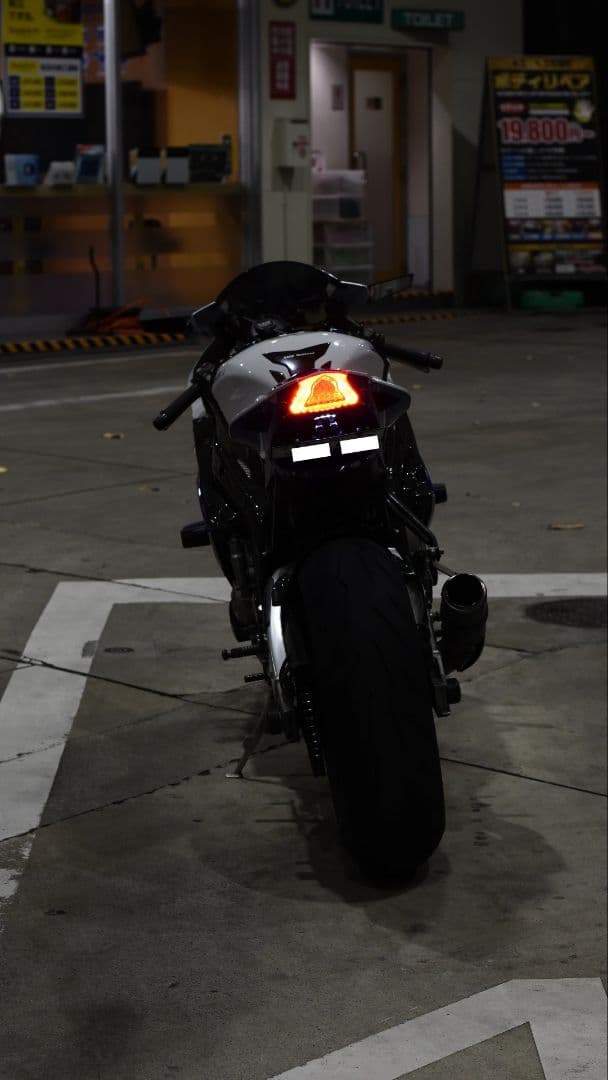 s1000rr HP4用　TST フェンダーレスキット