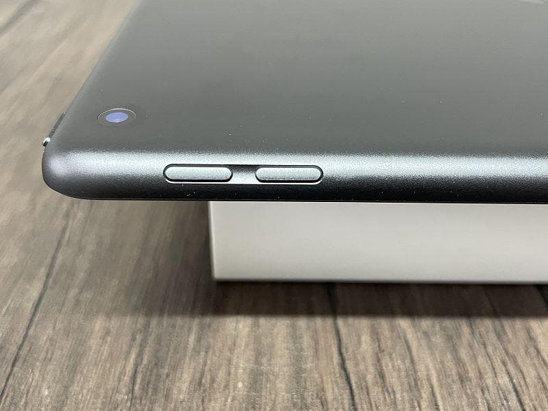 ⑩【美品】iPad Apple 第9世代　Wi-Fiモデル　64GB