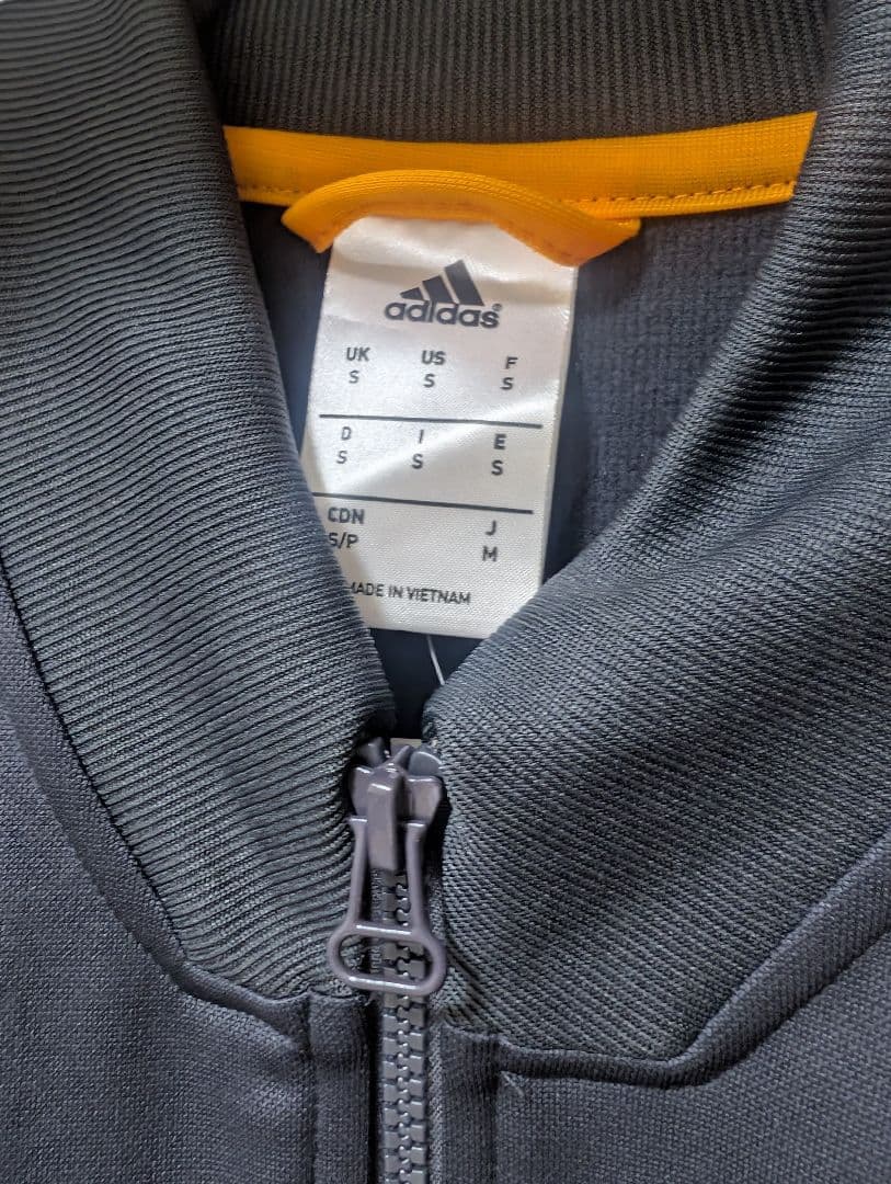 レアル・マドリード adidas ジャケット 黒/オレンジ