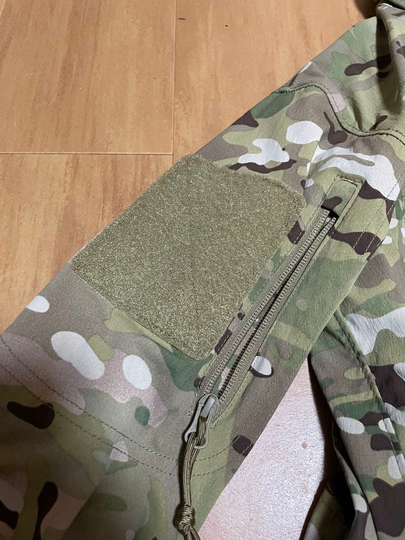 迷彩ジャケット フルジップ ハイネック