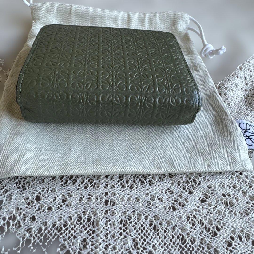 ロエベ LOEWE リピート コンパクト アナグラム アボカドグリーン