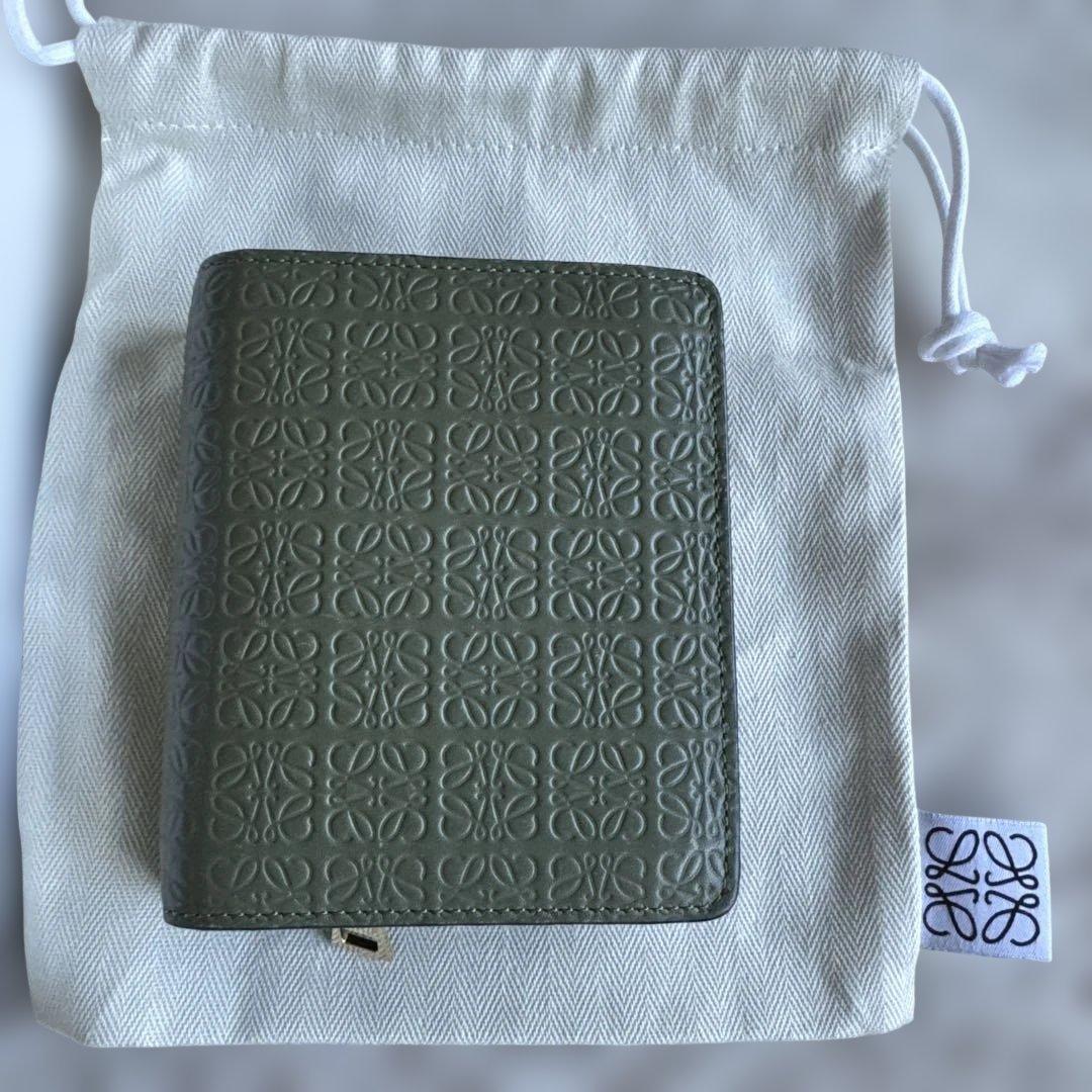 ロエベ LOEWE リピート コンパクト アナグラム アボカドグリーン