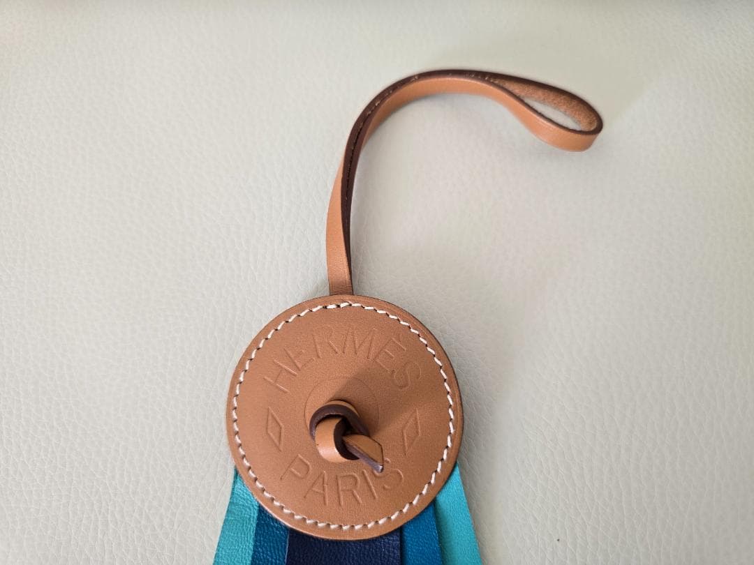 HERMES チャーム パドック フロット 勲章 ブルー グリーン