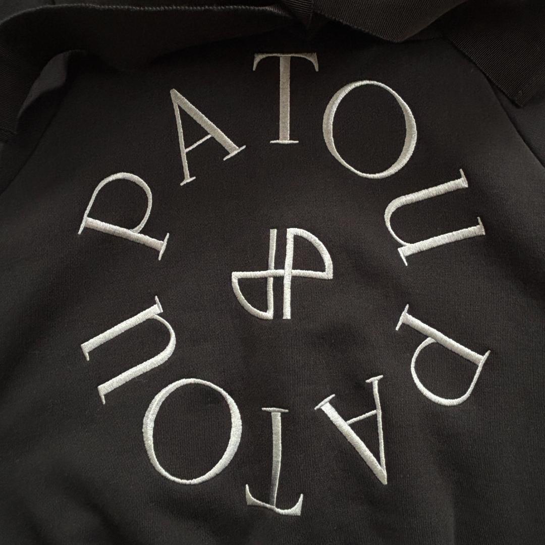 【超人気】PATOUパトゥ/パーカー/刺繍ロゴ/ロングドローストリング/黒/M