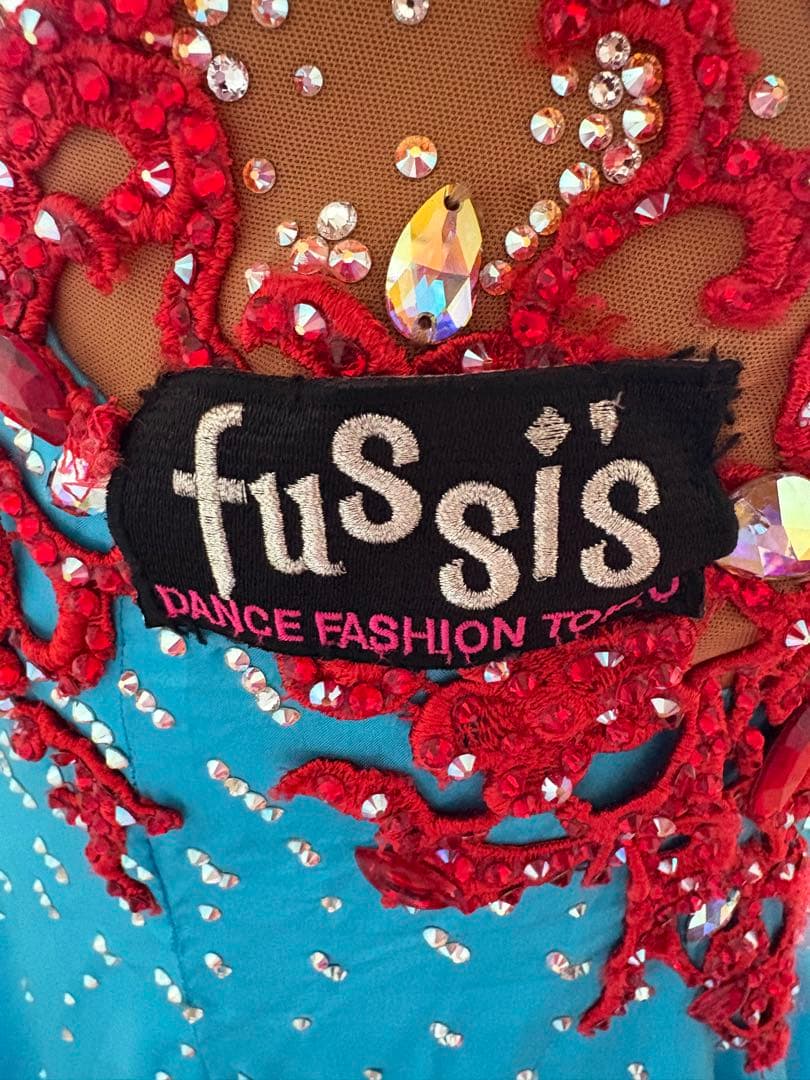 社交ダンスのスタンダードの衣装。