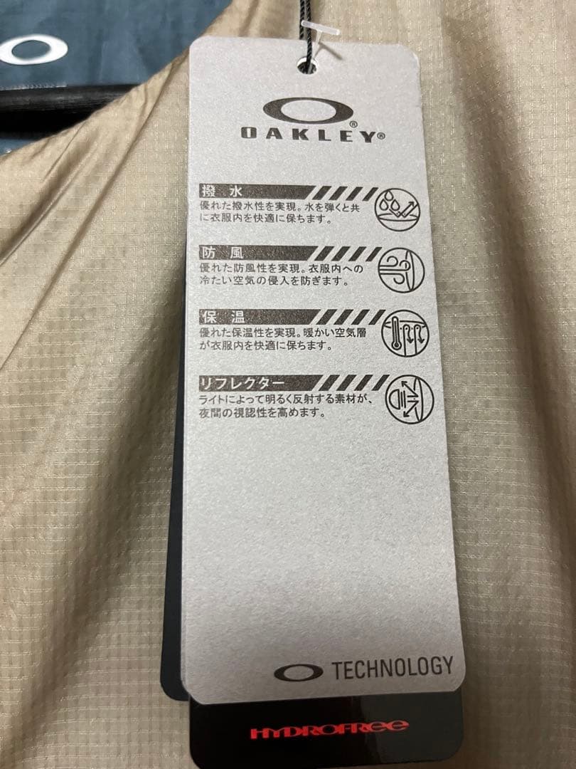 新品　ベージュ系　オークリー　OAKLEY ゴルフ　中綿　ダウン　ベスト