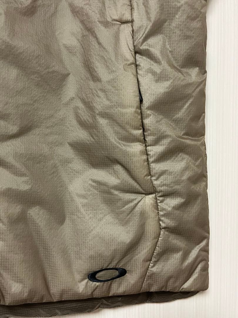 新品　ベージュ系　オークリー　OAKLEY ゴルフ　中綿　ダウン　ベスト