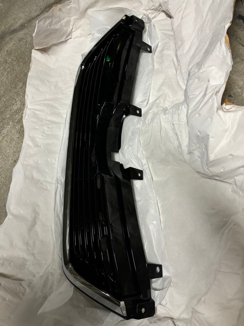 スバル　フォレスターアドバンス　形式SKE 純正フロントグリル