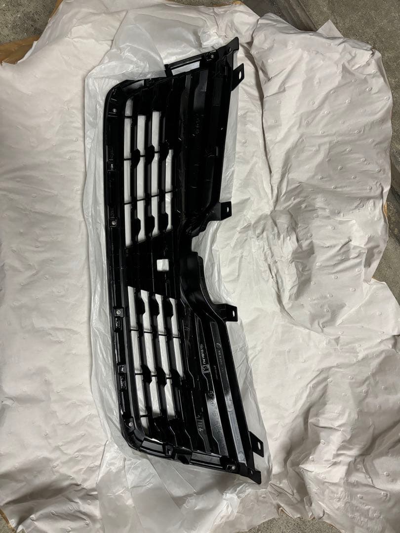 スバル　フォレスターアドバンス　形式SKE 純正フロントグリル