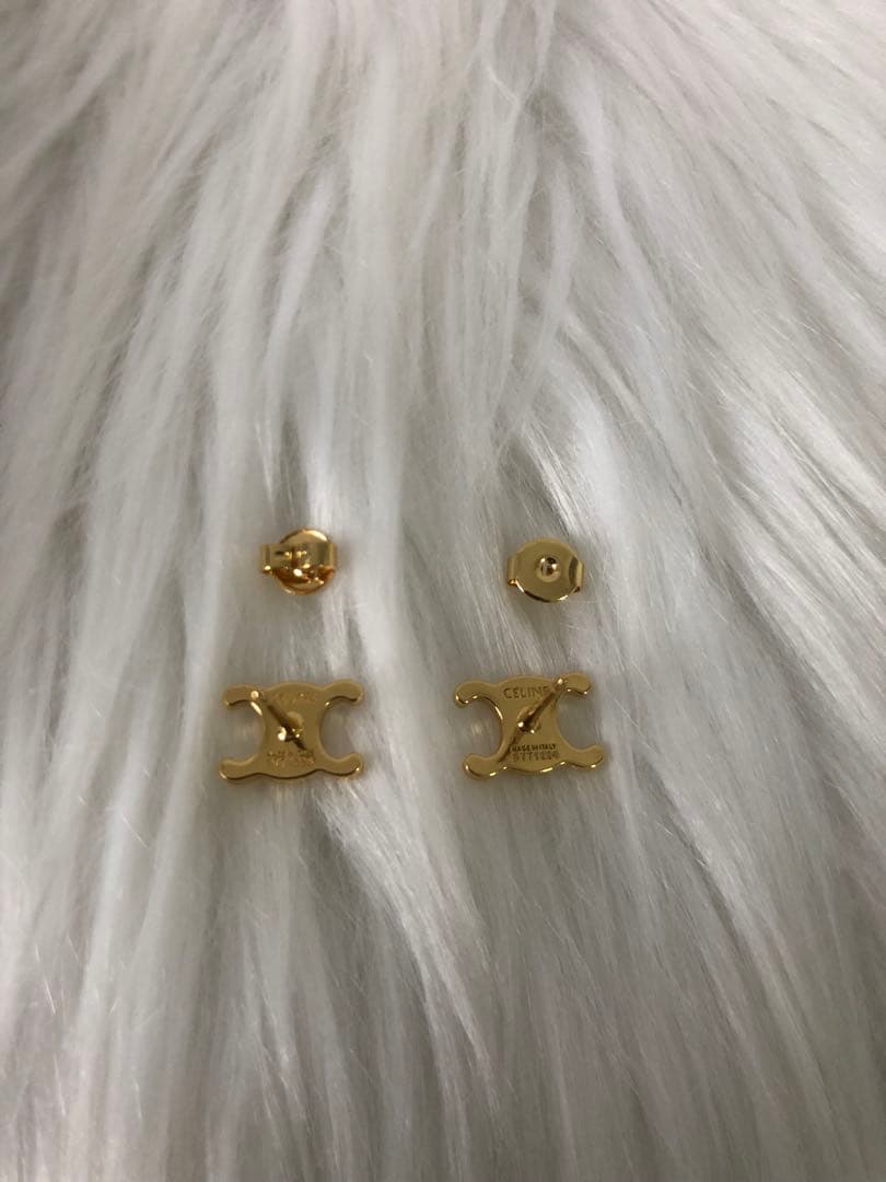 CELINE セリーヌ　ピアス　ロゴ　ゴールド　ファッション　綺麗