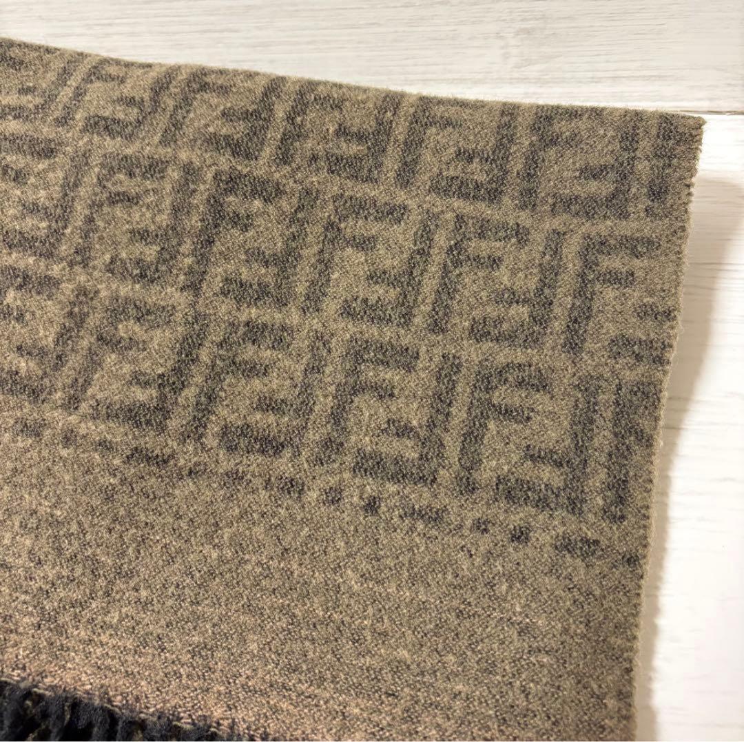 【美品】FENDIズッカ柄マフラー良品ユニセックス フリンジ付き