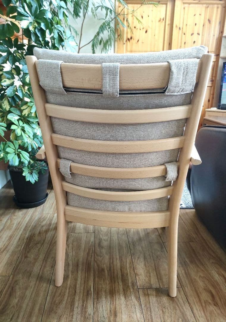 美品　ニトリ　ダイニングチェア　Nコレクション 肘付き　ナチュラルベージュ