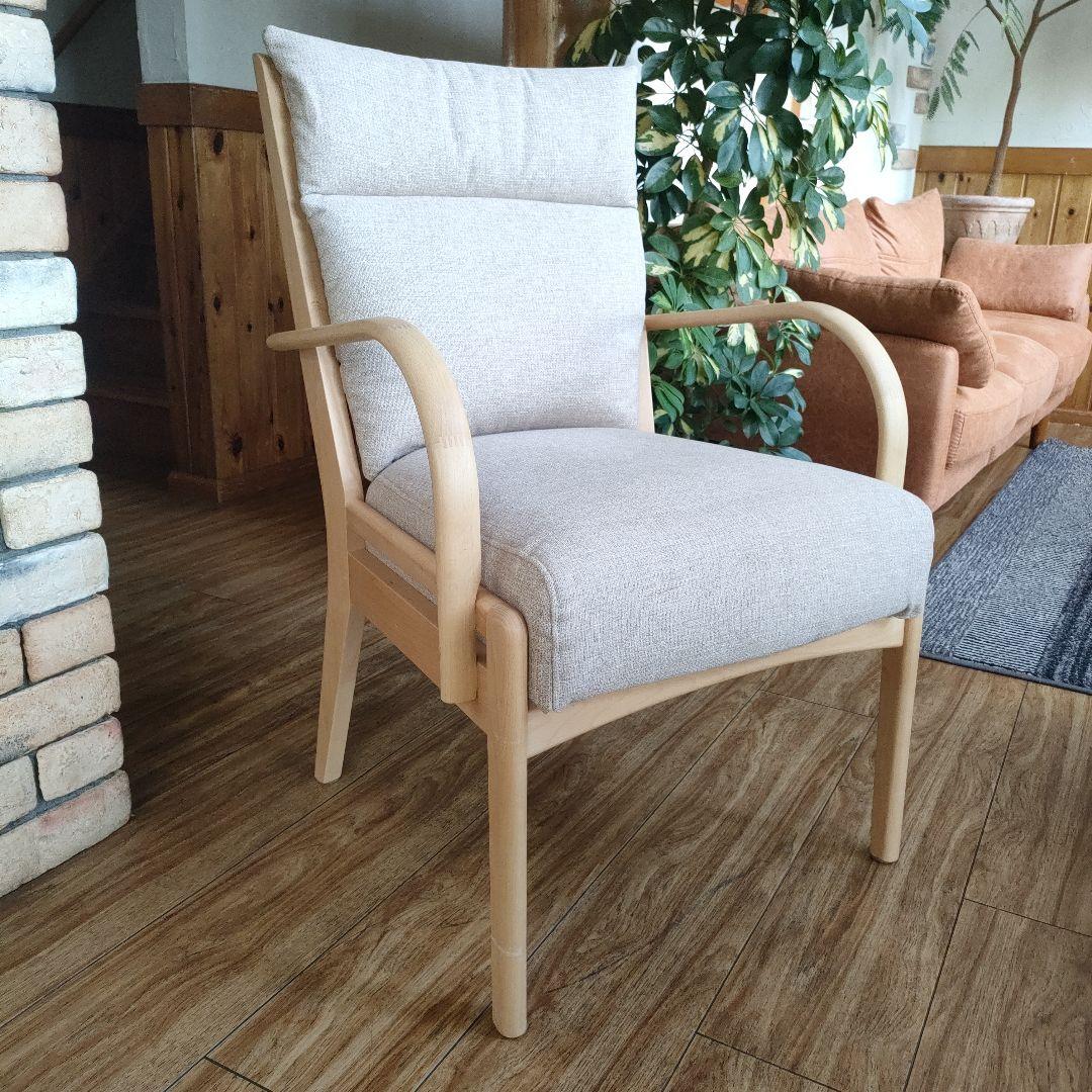 美品　ニトリ　ダイニングチェア　Nコレクション 肘付き　ナチュラルベージュ