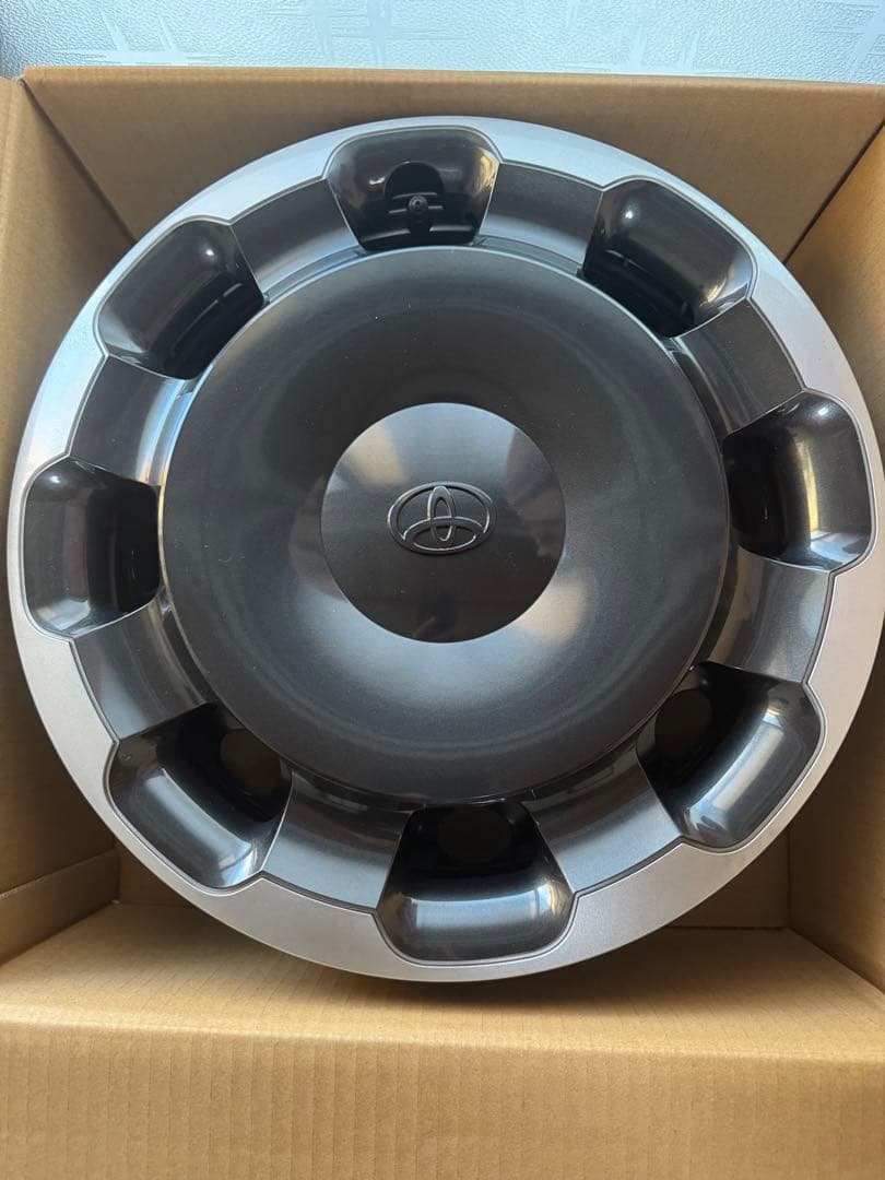 j*4様 新型シエンタ新車外し スチールホイールキャップ付　4本セット15インチ