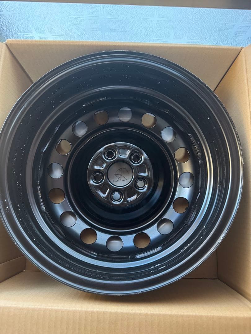 j*4様 新型シエンタ新車外し スチールホイールキャップ付　4本セット15インチ