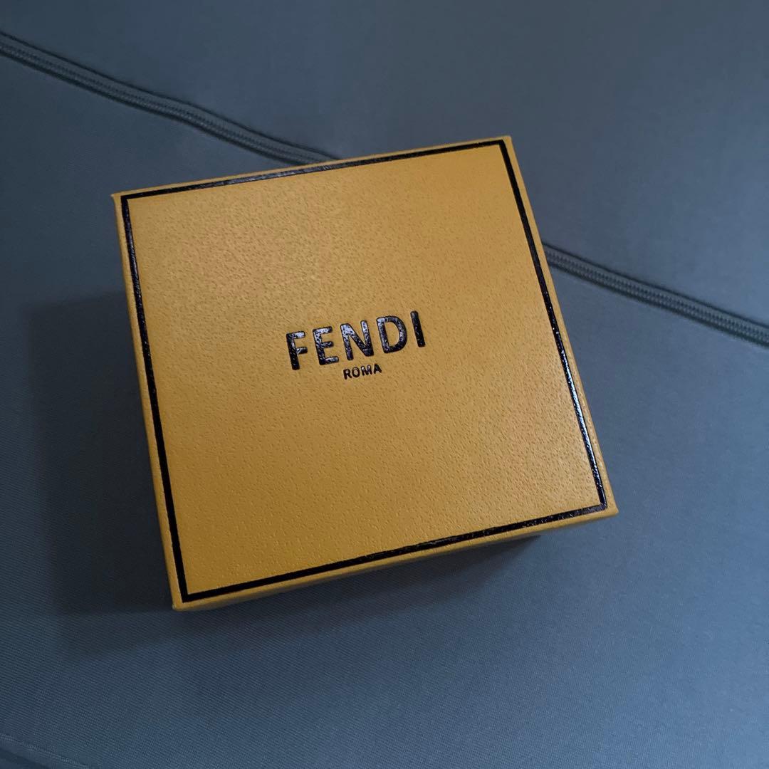 フェンディ　オートロック　ペンダント　美品(値段交渉受付中)