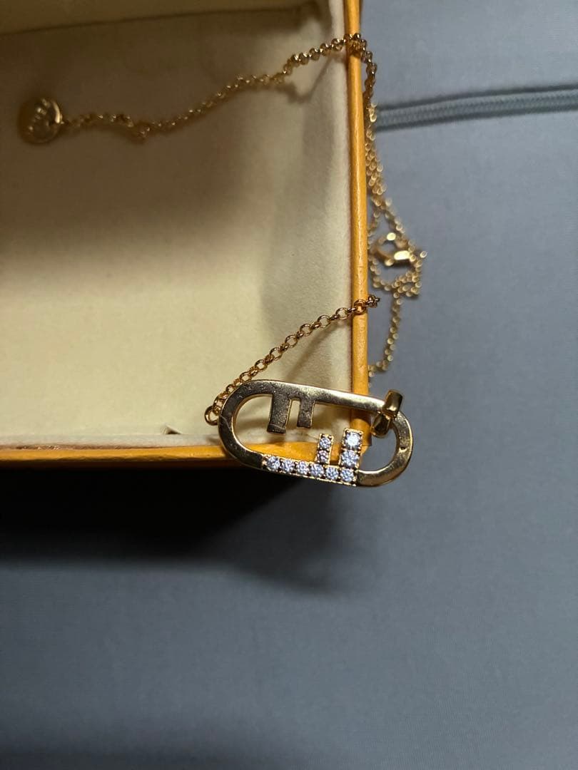 フェンディ　オートロック　ペンダント　美品(値段交渉受付中)