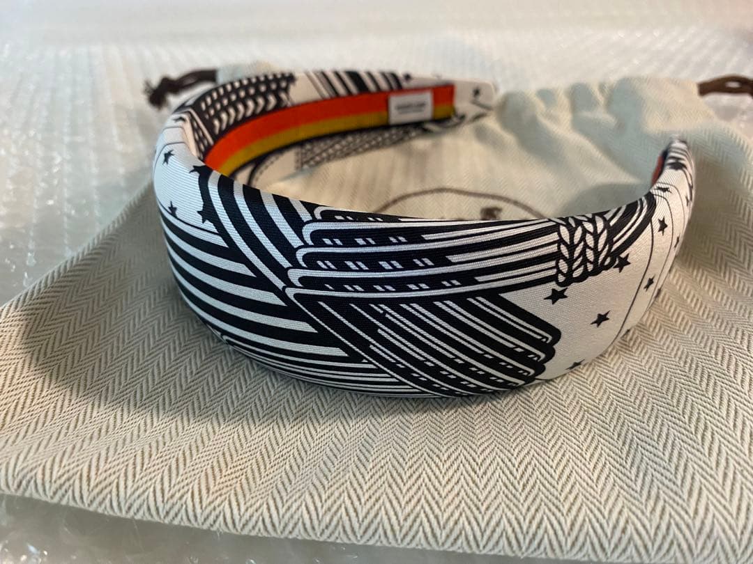 【専用】エルメスカチューシャヘアバンドヘアアクセサリー　ジナ　ジグザグ　白黒新品