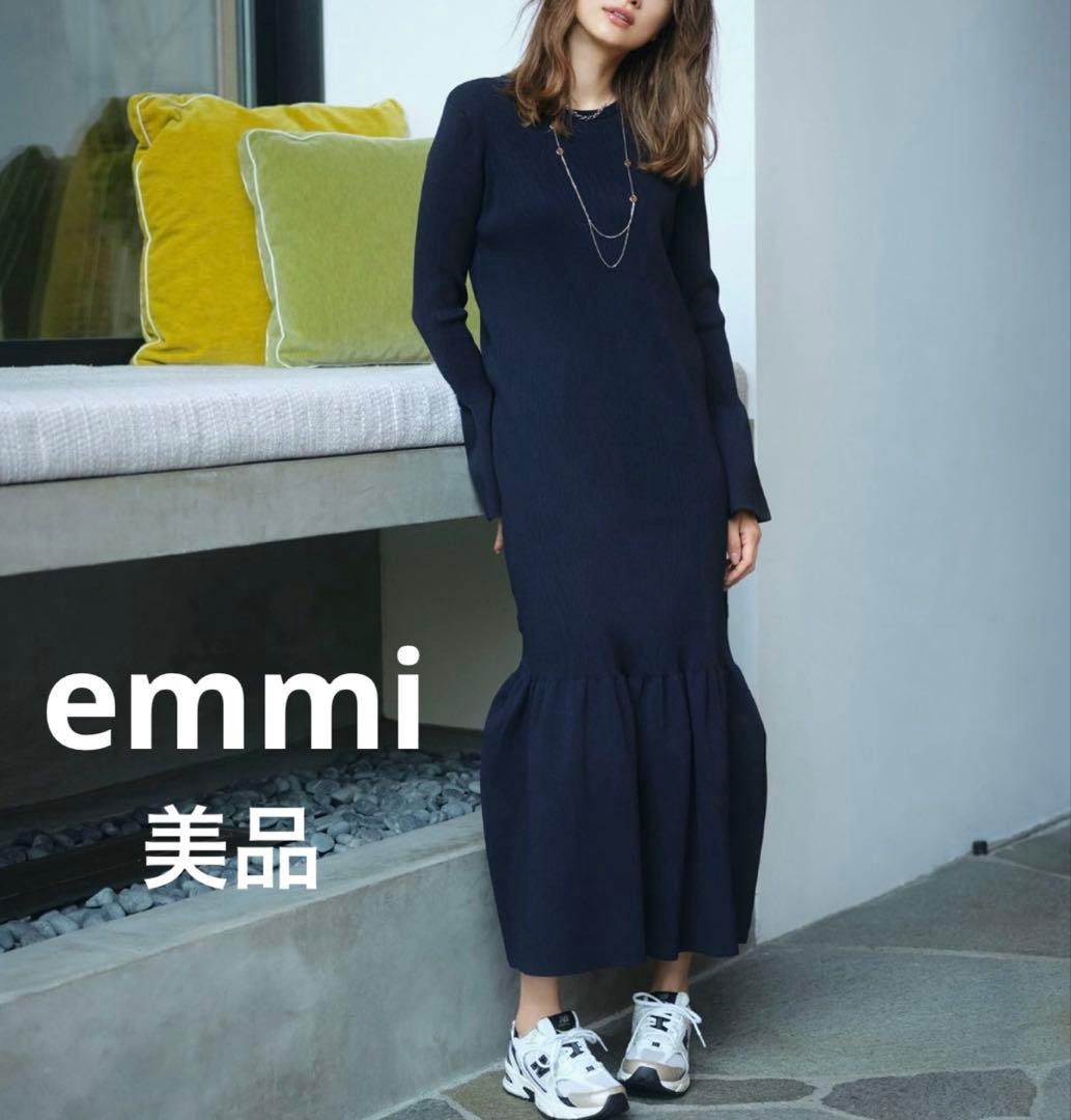 美品　emmi リブニットワンピース ネイビー