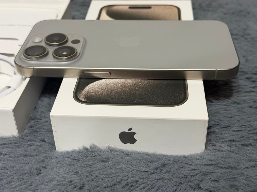 【美品】Apple iPhone 15 Pro ナチュラルチタニウム　512GB