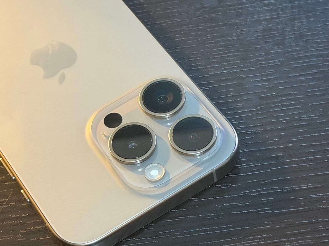 【美品】Apple iPhone 15 Pro ナチュラルチタニウム　512GB