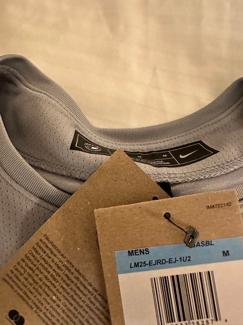 新品　公式シカゴカブスのMサイズのグレーのユニフォーム