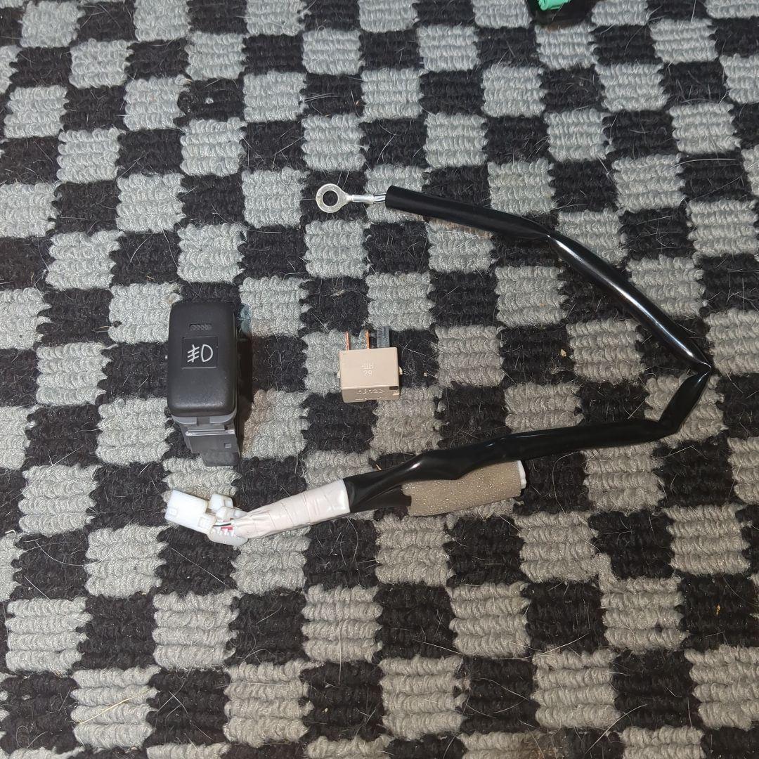 ミラココア　L675S ダイハツ純正ハロゲンフォグランプ(メッキ) セット中古品