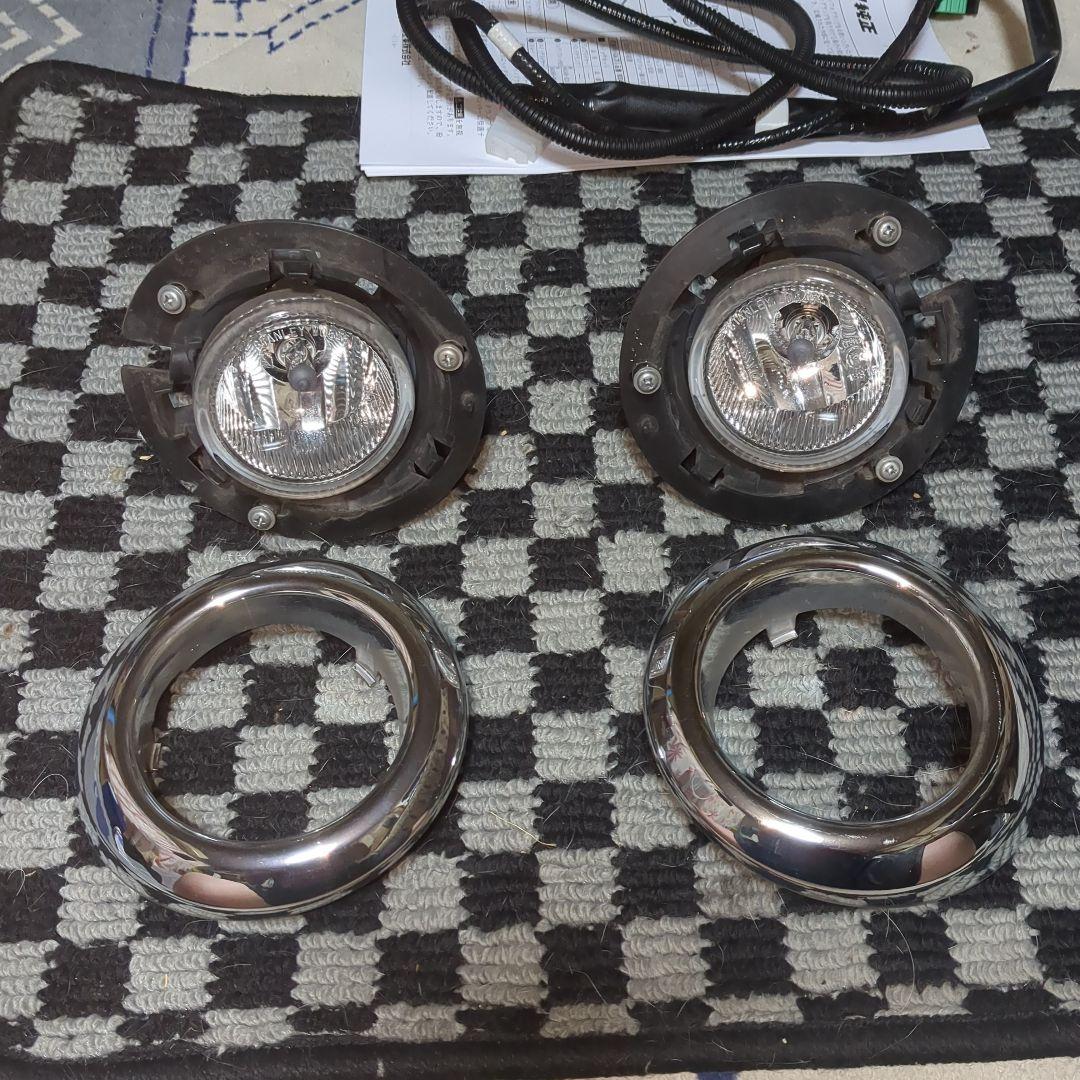 ミラココア　L675S ダイハツ純正ハロゲンフォグランプ(メッキ) セット中古品