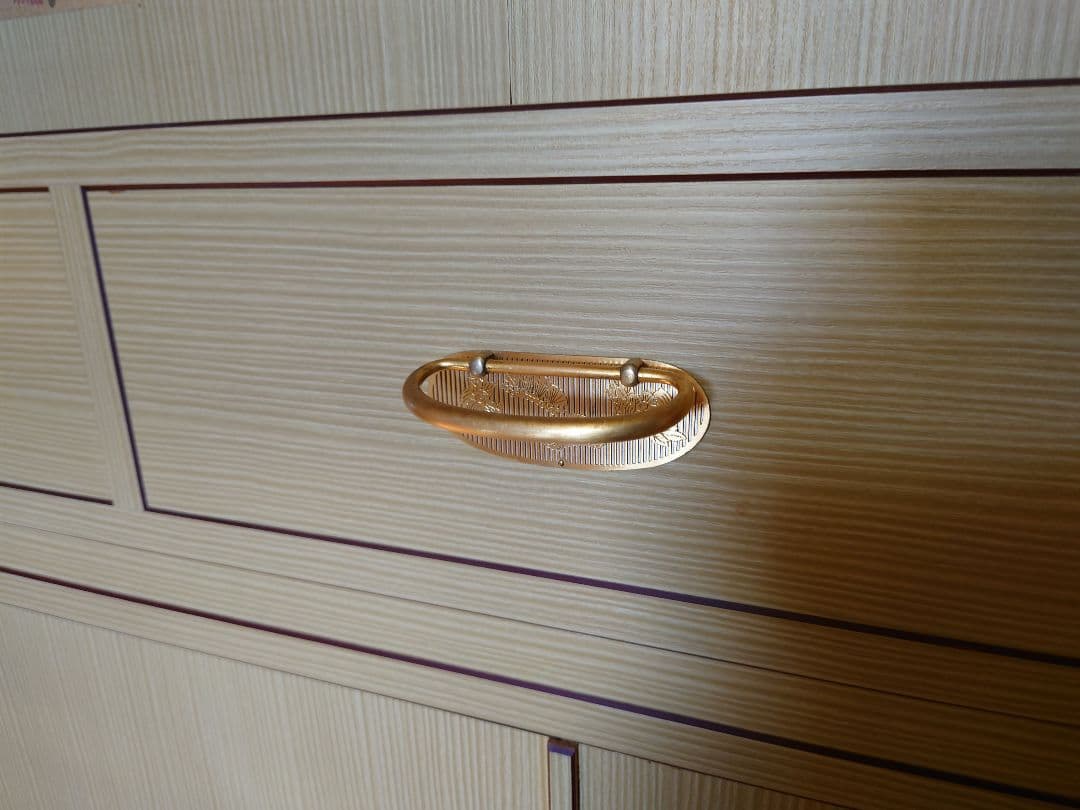 木製箪笥 花柄装飾