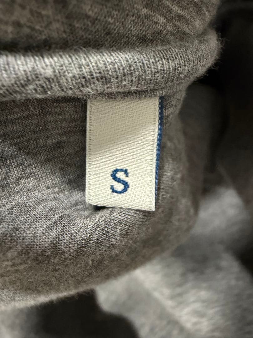 【レアモデル】MONCLER モンクレール エンボスロゴ ボンディングパーカー