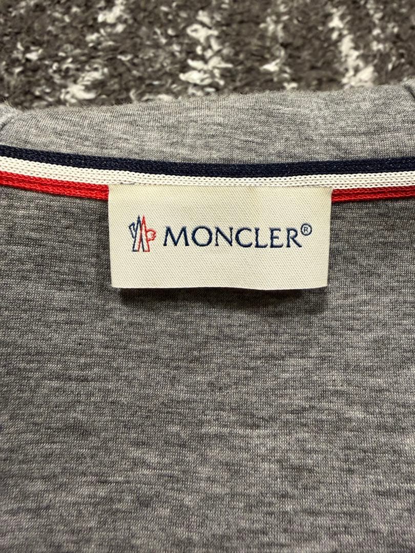 【レアモデル】MONCLER モンクレール エンボスロゴ ボンディングパーカー