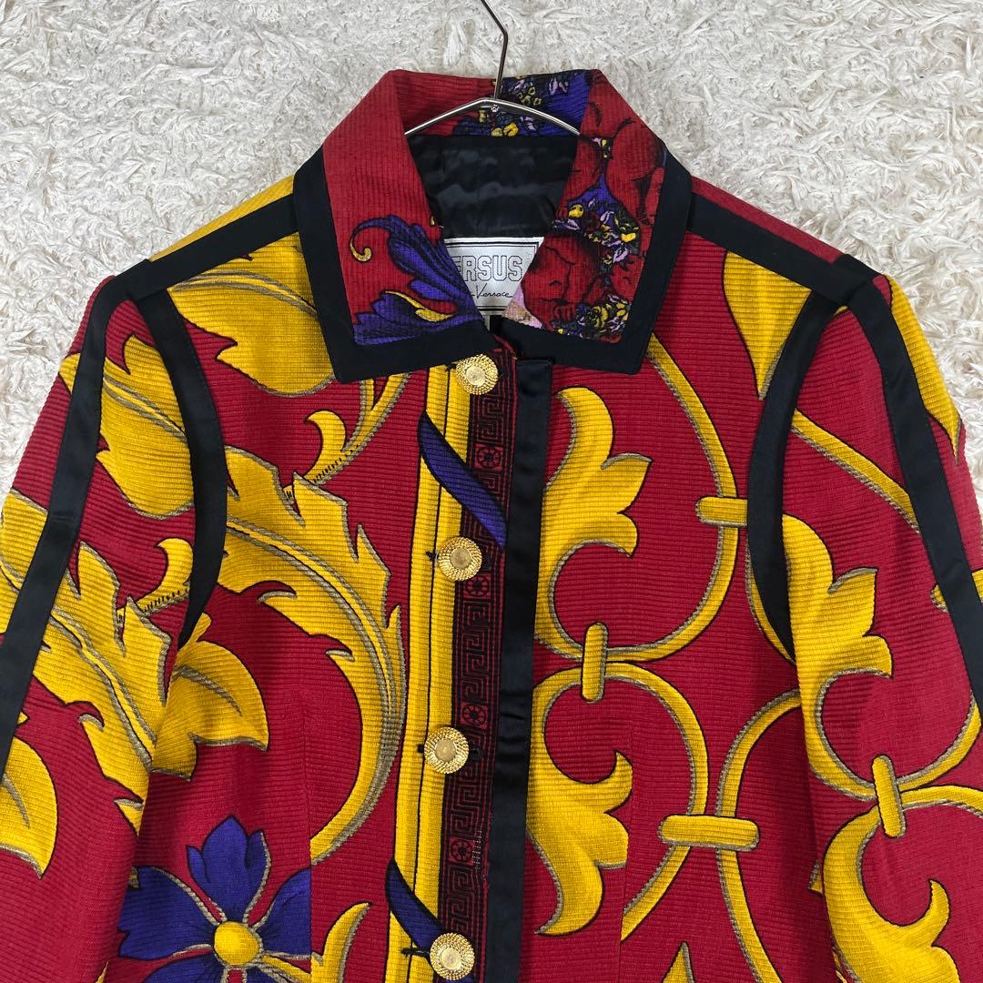 レア VERSACE ヴェルサーチ 金ボタン 総柄 短丈 テーラードジャケット