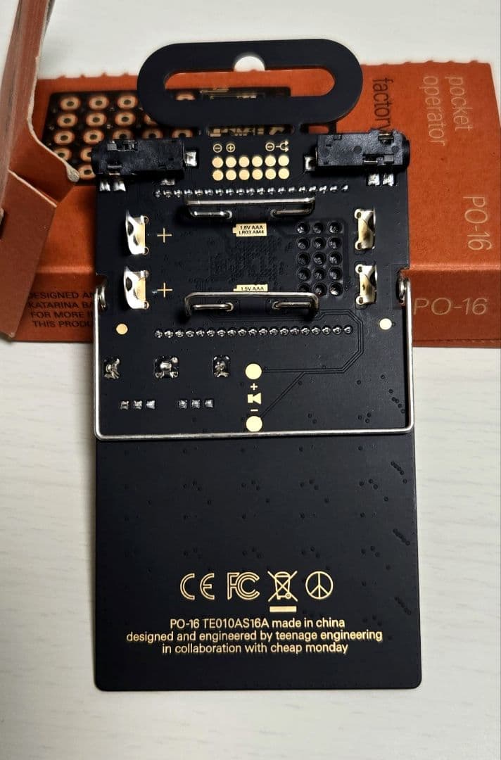 Teenage Engineering PO-16 ポケットオペレーター