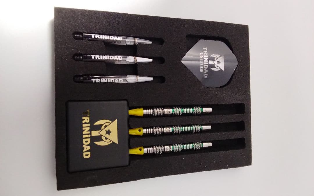 ん*。様 ヒット作!リカルド×レイジー!コラボ!極美品ダーツセット22gパッケー