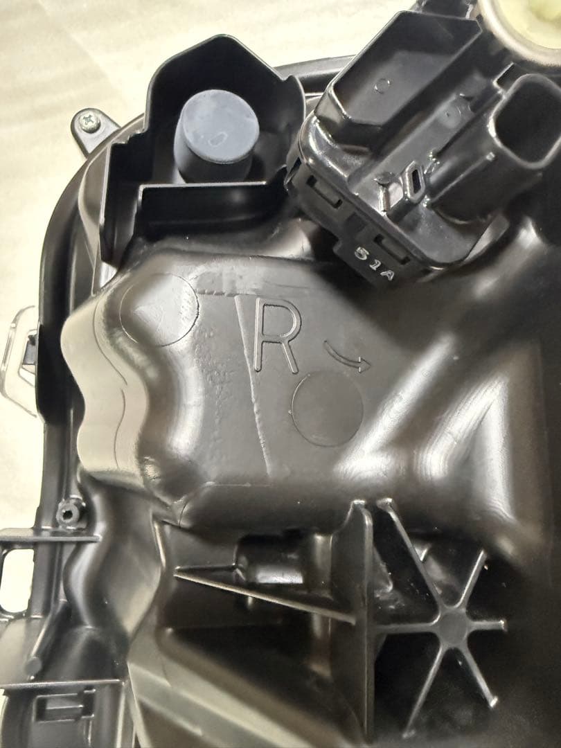 タントファンクロス　LEDヘッドライト右