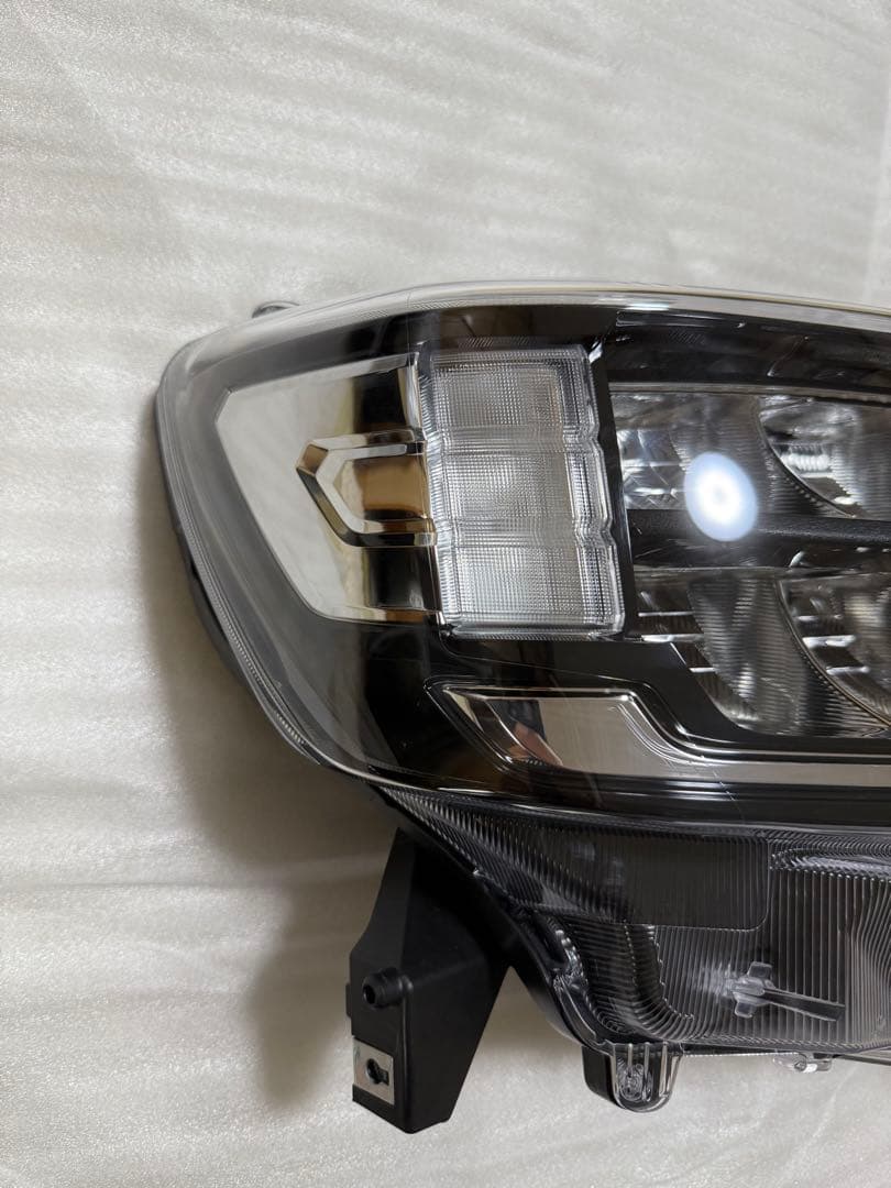 タントファンクロス　LEDヘッドライト右