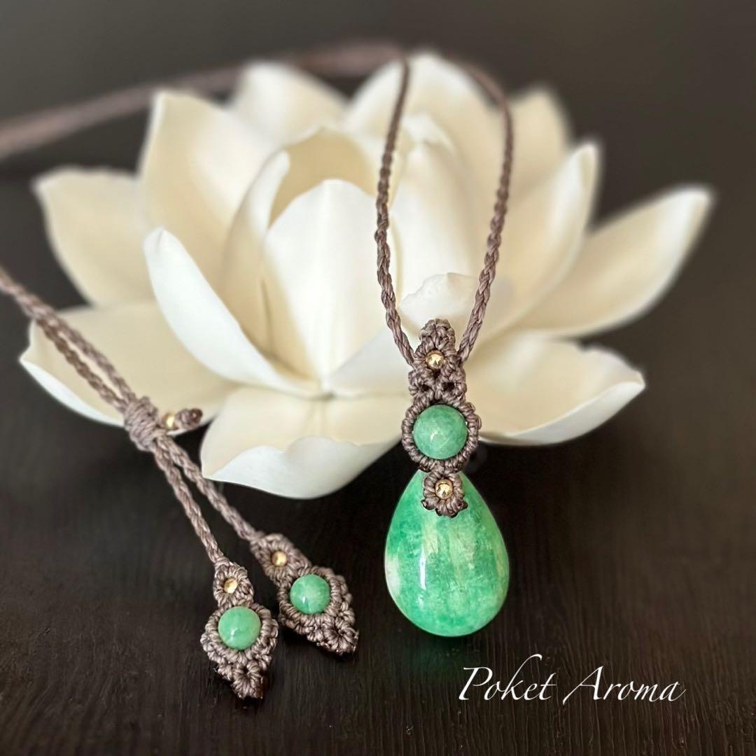 『翠郷』ライトカラーエメラルドのマクラメペンダントネックレス