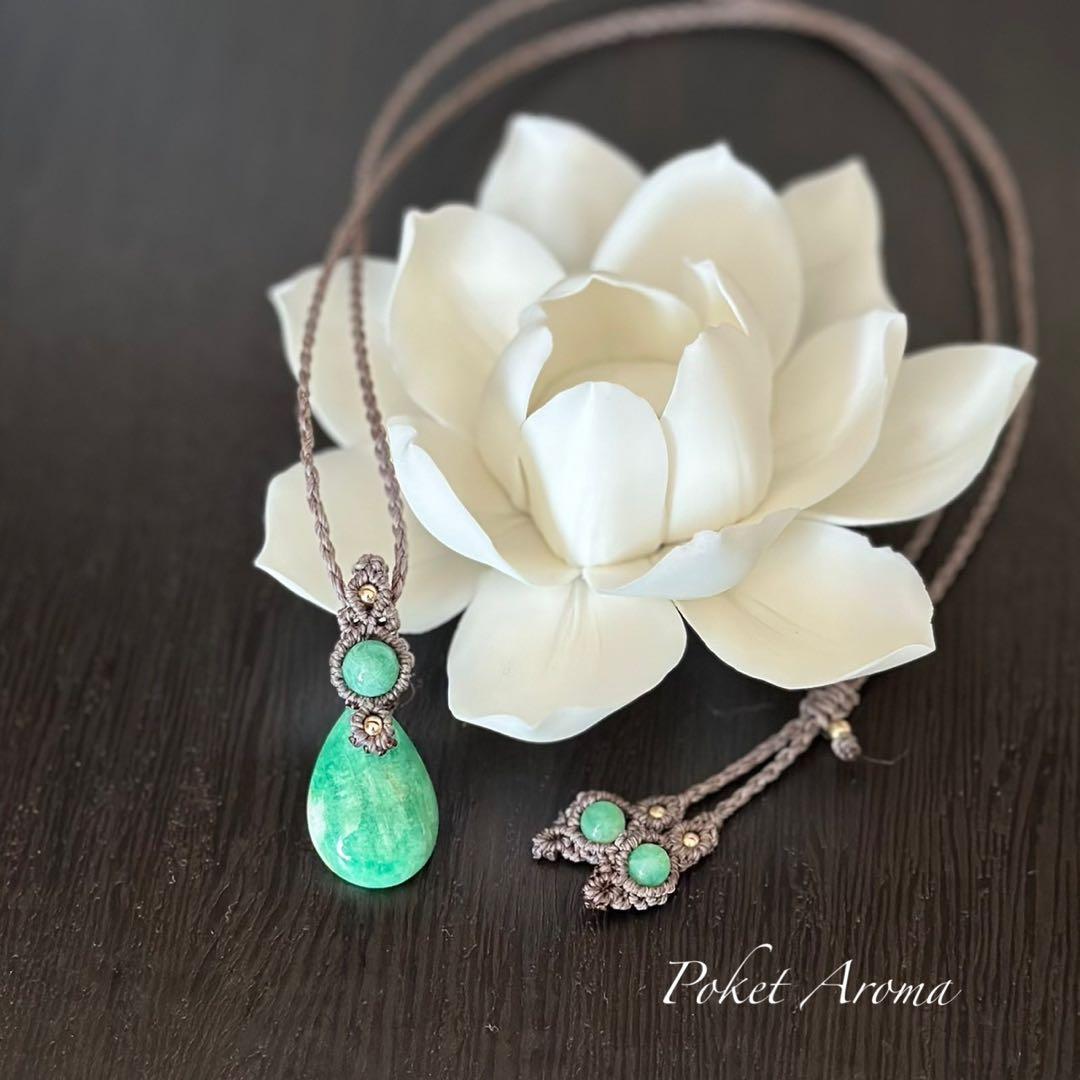 『翠郷』ライトカラーエメラルドのマクラメペンダントネックレス