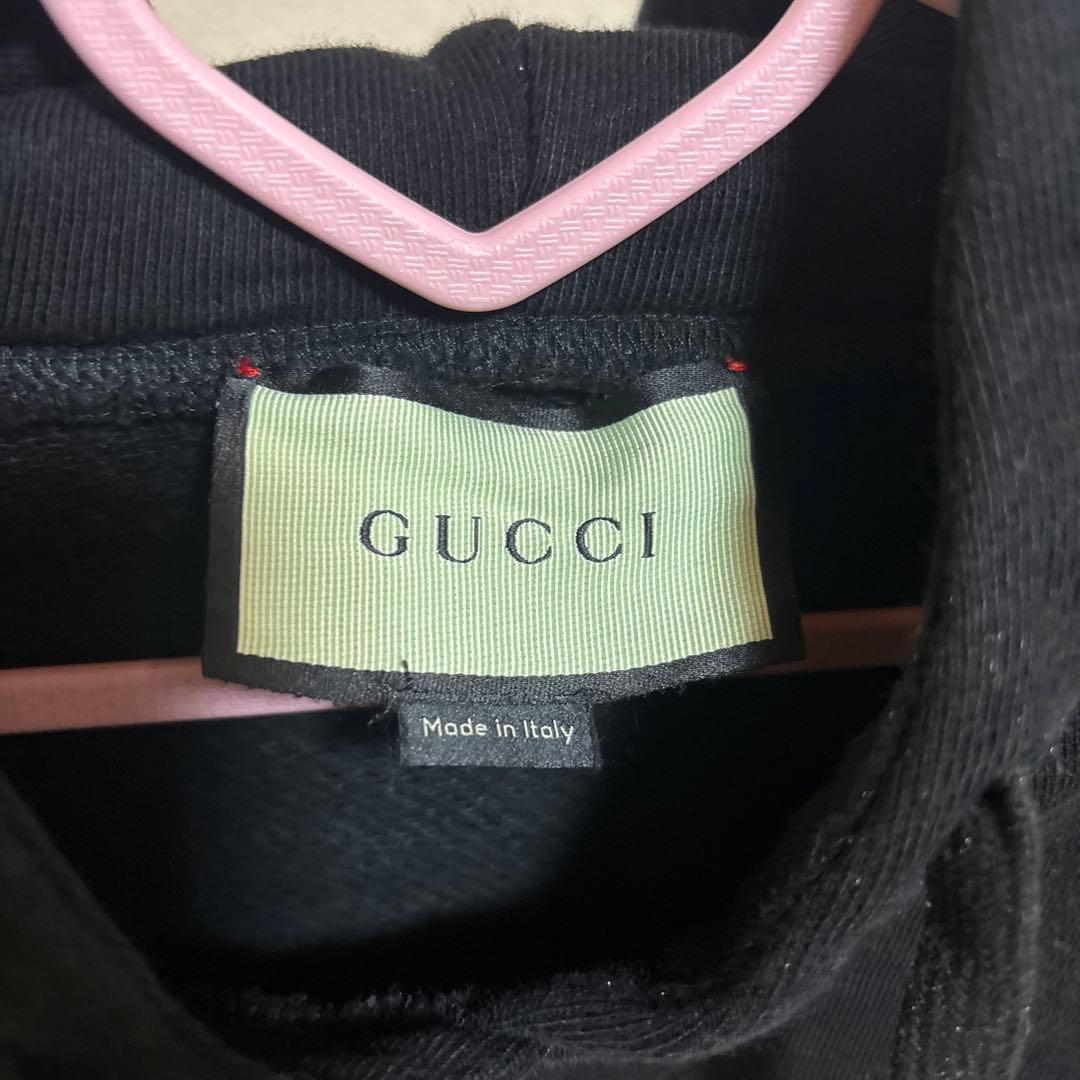 GUCCI ハート柄リンゴ刺繍パーカー