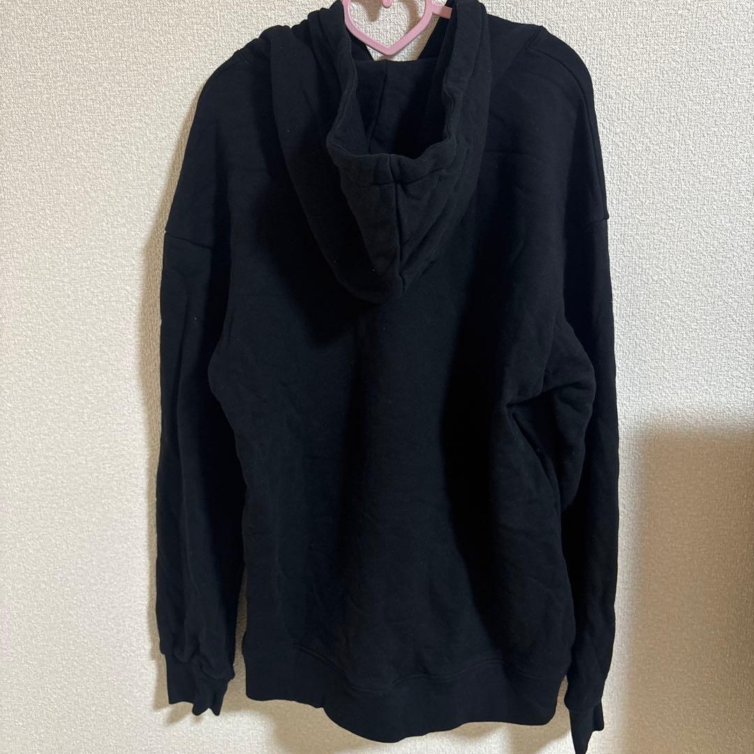 GUCCI ハート柄リンゴ刺繍パーカー