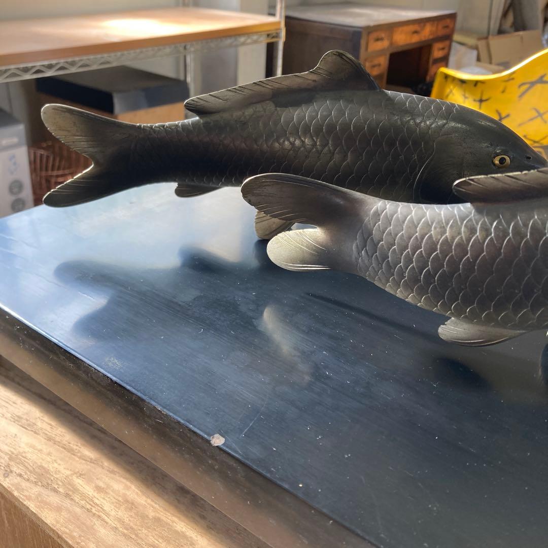 私*座様 希少 金工師 堀晴伸 造 双鯉 銀鯉 漆器台 木箱付き