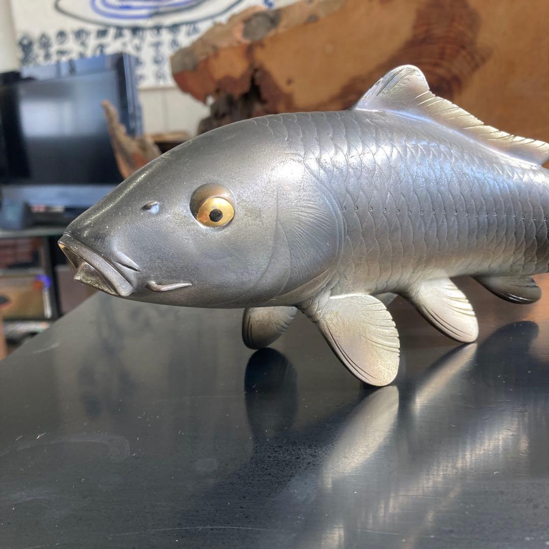 私*座様 希少 金工師 堀晴伸 造 双鯉 銀鯉 漆器台 木箱付き