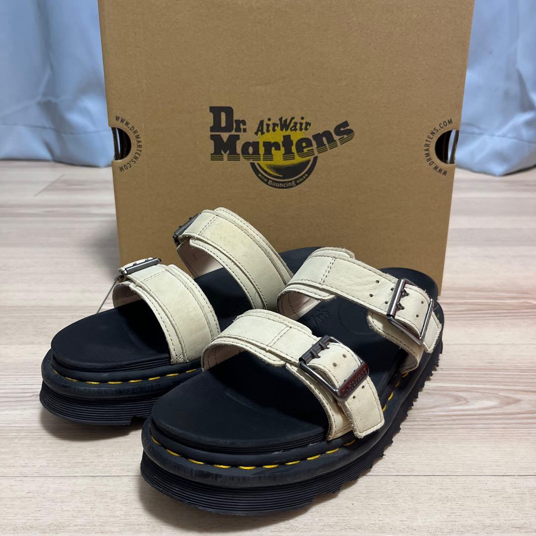 Dr. Martens ドクターマーチン　アイボリー サンダル