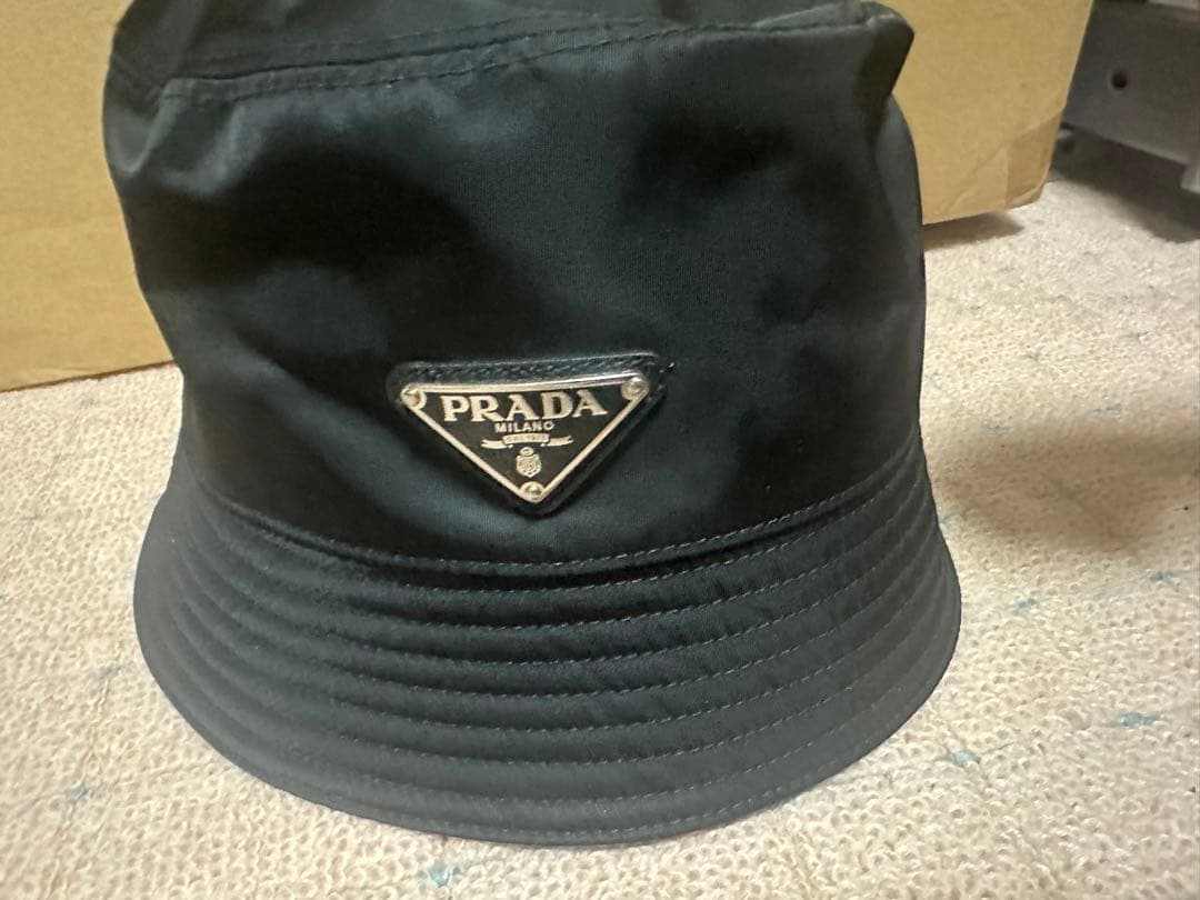 PRADAバケットハット