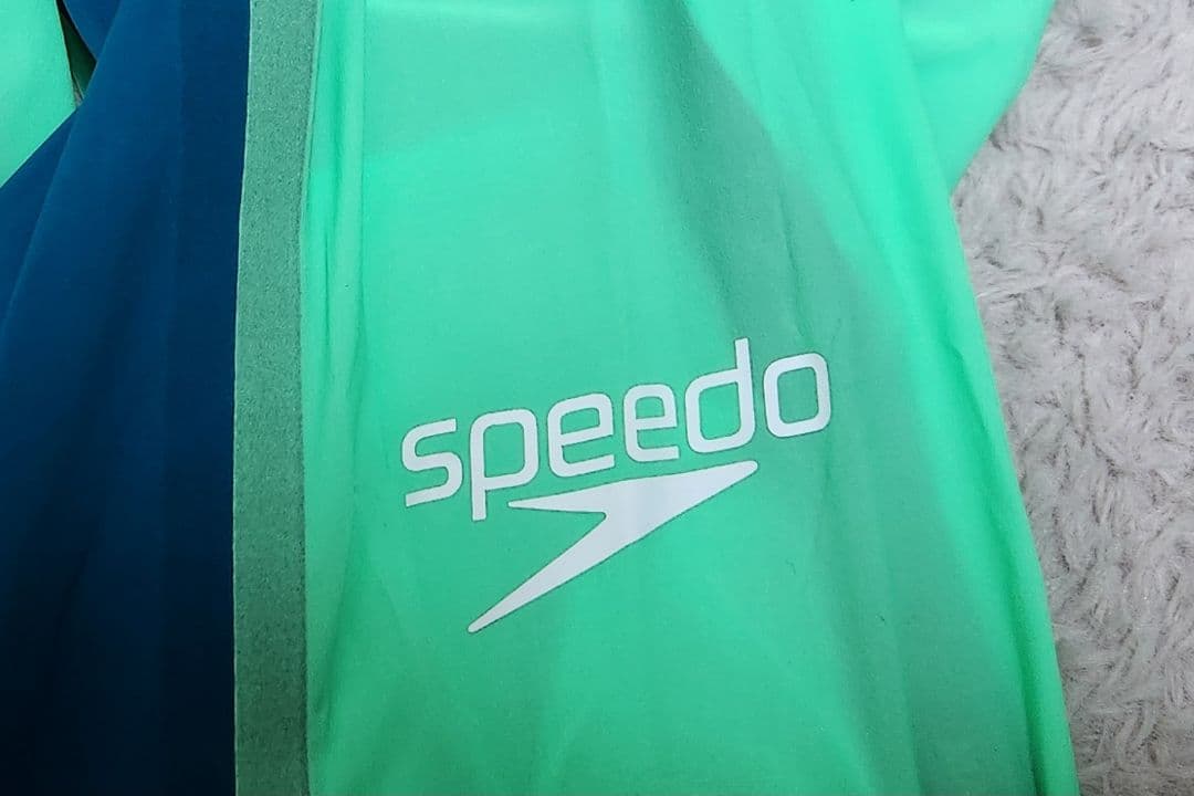 F6【新品】speedo スピード 競泳水着　ファストスキン　25（Mサイズ）