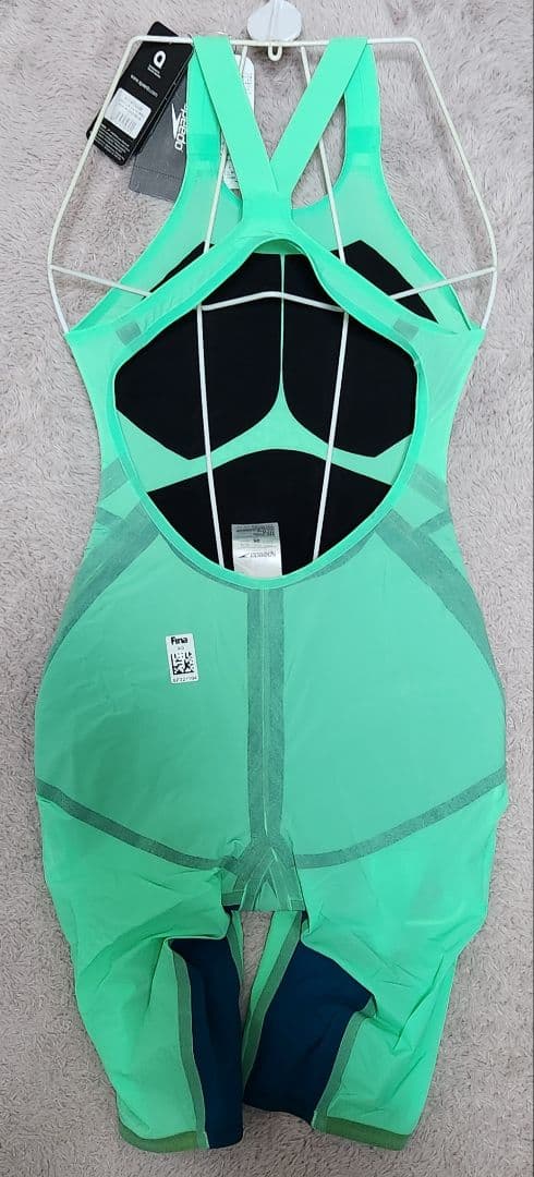 F6【新品】speedo スピード 競泳水着　ファストスキン　25（Mサイズ）