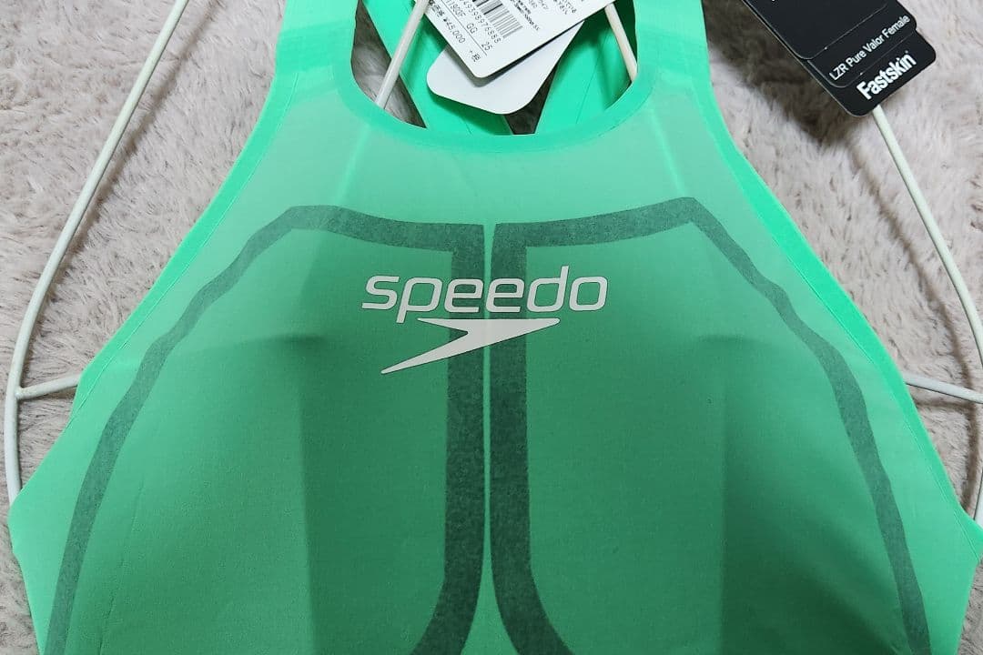 F6【新品】speedo スピード 競泳水着　ファストスキン　25（Mサイズ）