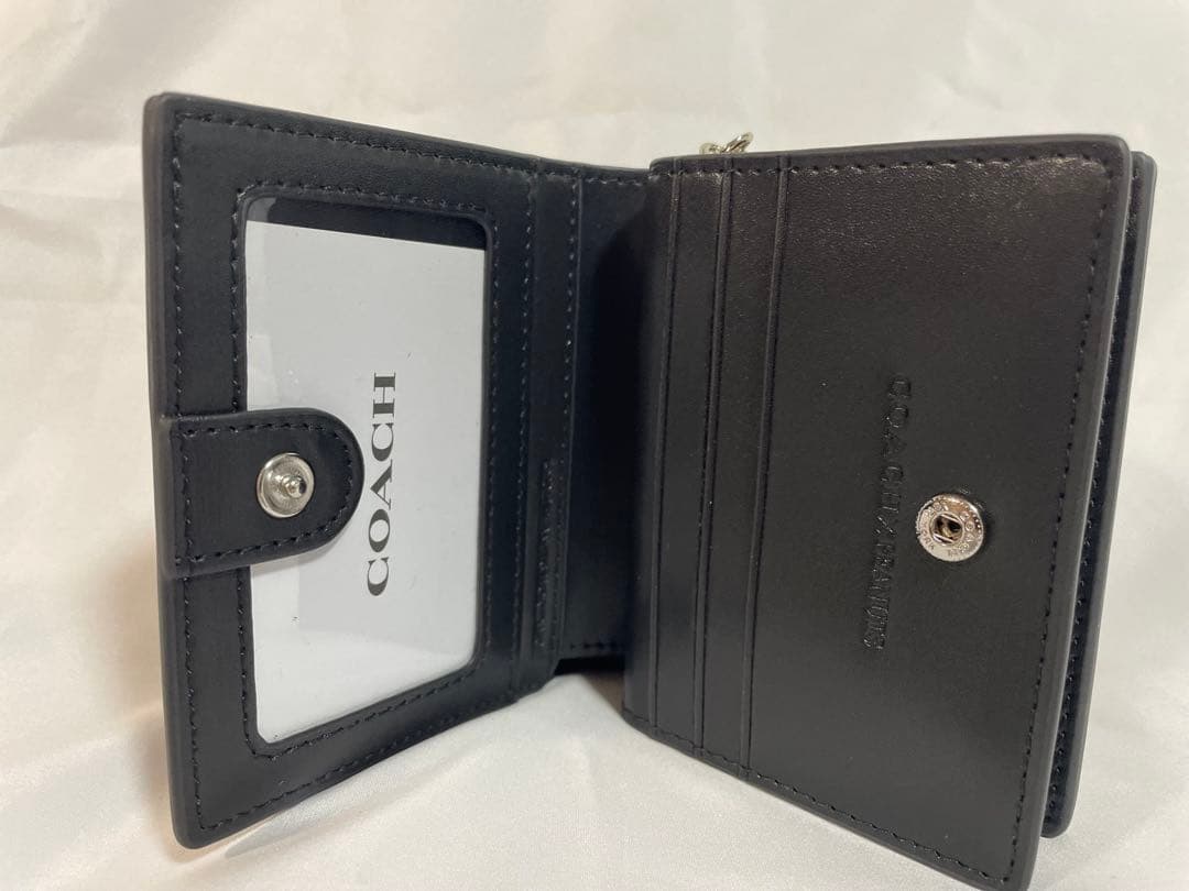 ☆新品未使用品☆ COACH　二つ折り財布　Cチャーム　 スヌーピー